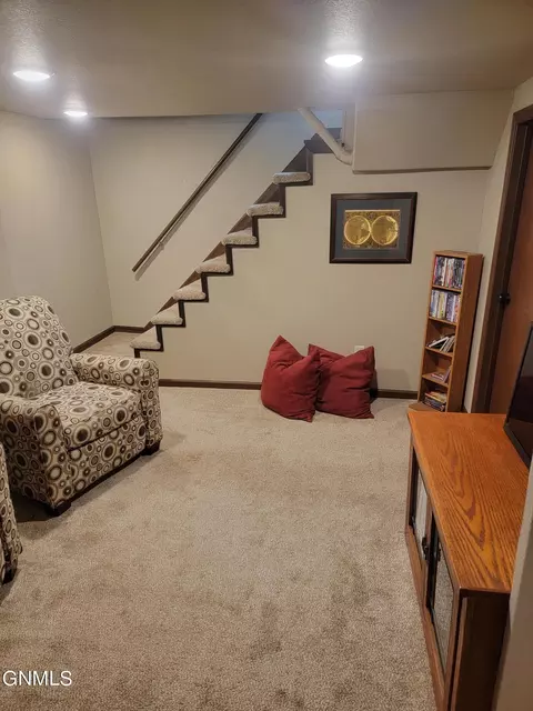 401 3 Ave NE, Mandan, ND 58554 photo 19