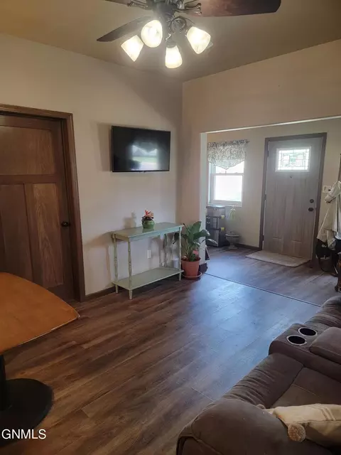 401 3 Ave NE, Mandan, ND 58554 photo 8