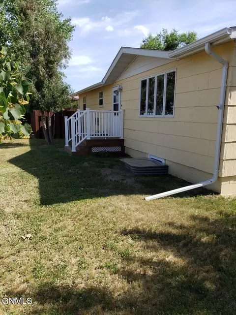76 1st St NE, Killdeer, ND 58640 photo 4