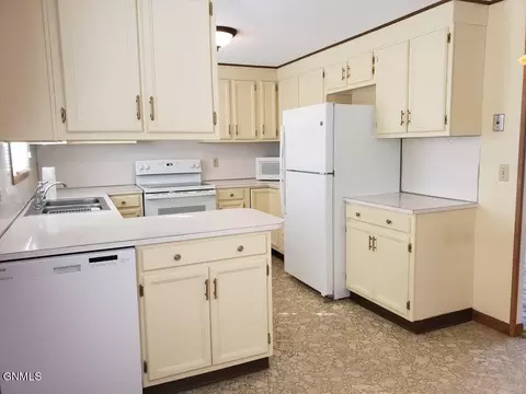 76 1st St NE, Killdeer, ND 58640 photo 5