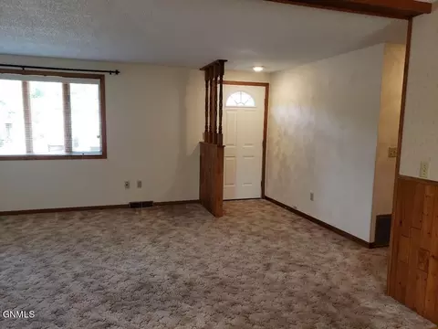 76 1st St NE, Killdeer, ND 58640 photo 11