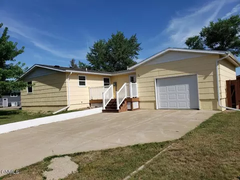 76 1st St NE, Killdeer, ND 58640 photo 1