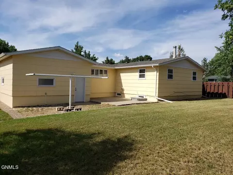 76 1st St NE, Killdeer, ND 58640 photo 34