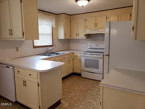 76 1st St NE, Killdeer, ND 58640 photo 6