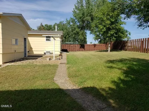 76 1st St NE, Killdeer, ND 58640 photo 35