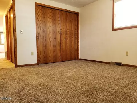 76 1st St NE, Killdeer, ND 58640 photo 13