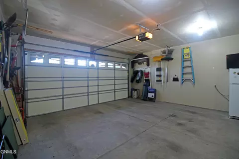 824 Interstate Ave W, Bismarck, ND 58503 photo 32