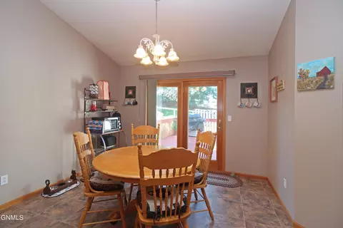 824 Interstate Ave W, Bismarck, ND 58503 photo 11