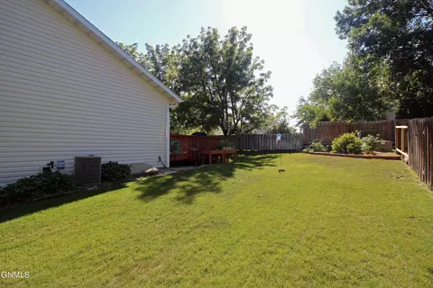 824 Interstate Ave W, Bismarck, ND 58503 photo 39