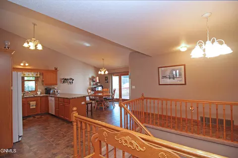 824 Interstate Ave W, Bismarck, ND 58503 photo 5