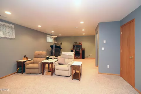 824 Interstate Ave W, Bismarck, ND 58503 photo 22