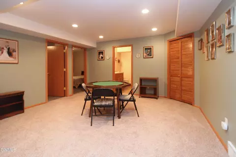 824 Interstate Ave W, Bismarck, ND 58503 photo 24