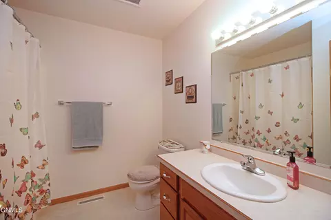 824 Interstate Ave W, Bismarck, ND 58503 photo 19