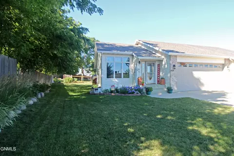 824 Interstate Ave W, Bismarck, ND 58503 photo 2