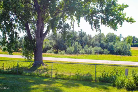 9 Custer Dr, Lincoln, ND 58504 photo 52