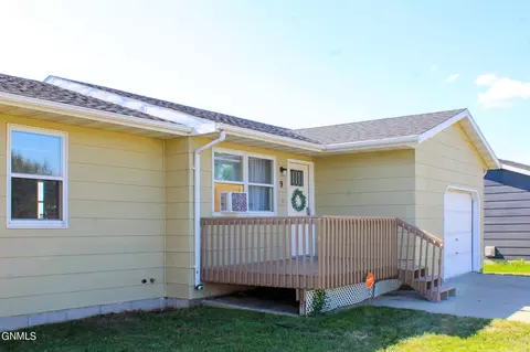 9 Custer Dr, Lincoln, ND 58504 photo 3