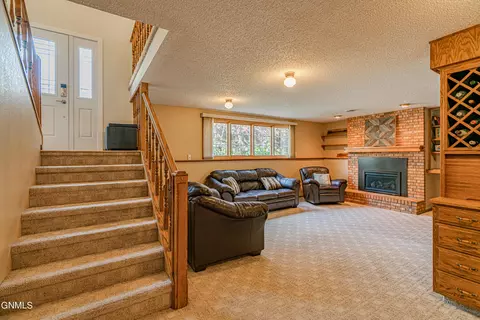 215 Edmonton Dr, Bismarck, ND 58503 photo 34