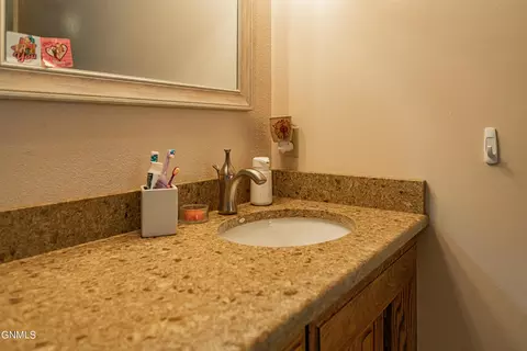 215 Edmonton Dr, Bismarck, ND 58503 photo 30