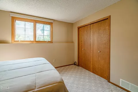 215 Edmonton Dr, Bismarck, ND 58503 photo 42