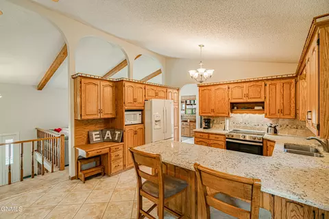 215 Edmonton Dr, Bismarck, ND 58503 photo 18