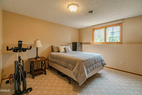215 Edmonton Dr, Bismarck, ND 58503 photo 41