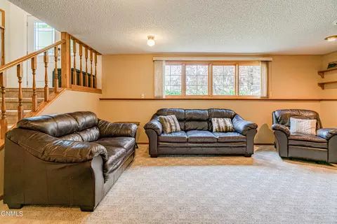 215 Edmonton Dr, Bismarck, ND 58503 photo 37