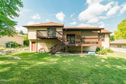 215 Edmonton Dr, Bismarck, ND 58503 photo 50