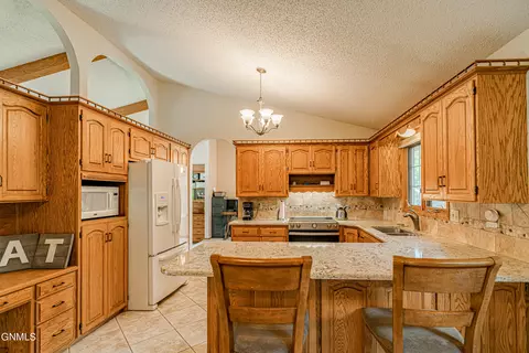 215 Edmonton Dr, Bismarck, ND 58503 photo 17