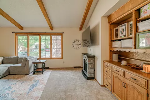 215 Edmonton Dr, Bismarck, ND 58503 photo 7