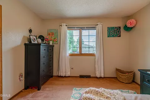 215 Edmonton Dr, Bismarck, ND 58503 photo 26