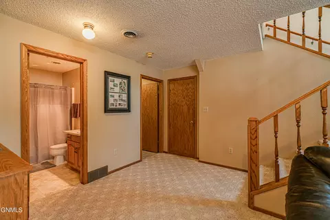 215 Edmonton Dr, Bismarck, ND 58503 photo 35