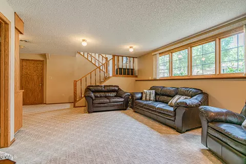 215 Edmonton Dr, Bismarck, ND 58503 photo 40