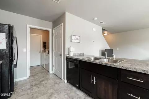4310 Serenity Ct, Bismarck, ND 58503 photo 8