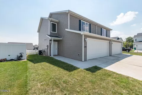 4310 Serenity Ct, Bismarck, ND 58503 photo 2