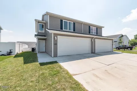 4310 Serenity Ct, Bismarck, ND 58503 photo 1