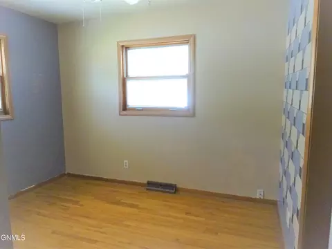 511 Gary Ave, Bismarck, ND 58501 photo 13