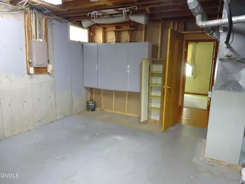 511 Gary Ave, Bismarck, ND 58501 photo 26