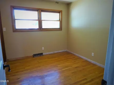 511 Gary Ave, Bismarck, ND 58501 photo 12