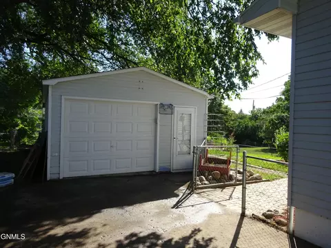 511 Gary Ave, Bismarck, ND 58501 photo 17