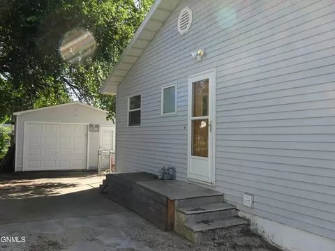 511 Gary Ave, Bismarck, ND 58501 photo 21