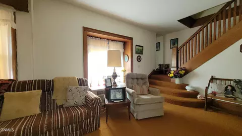 511 4th St W, Edgeley, ND 58433 photo 2