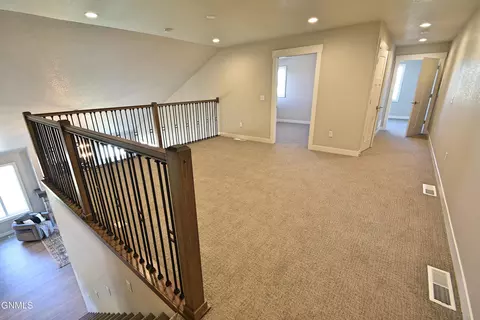 909 Cornerstone Ln, Bismarck, ND 58503 photo 23