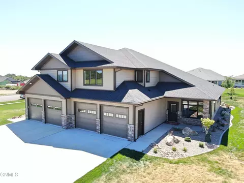 909 Cornerstone Ln, Bismarck, ND 58503 photo 1