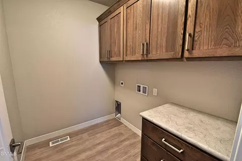 909 Cornerstone Ln, Bismarck, ND 58503 photo 20