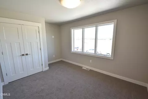 909 Cornerstone Ln, Bismarck, ND 58503 photo 29