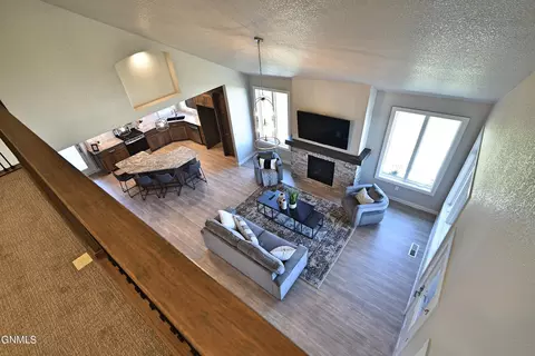 909 Cornerstone Ln, Bismarck, ND 58503 photo 25