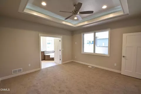 909 Cornerstone Ln, Bismarck, ND 58503 photo 15