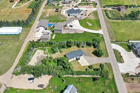 13409 Kingsview Ln, Williston, ND 58801 photo 3
