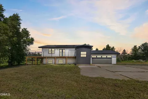 13409 Kingsview Ln, Williston, ND 58801 photo 1
