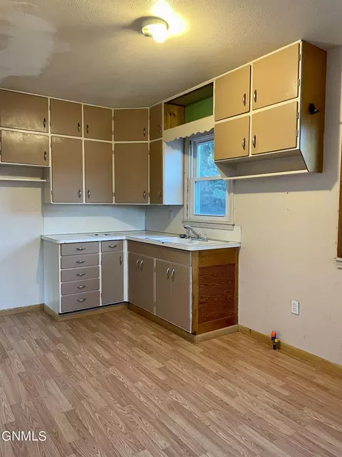 316 West St, Ray, ND 58849 photo 5
